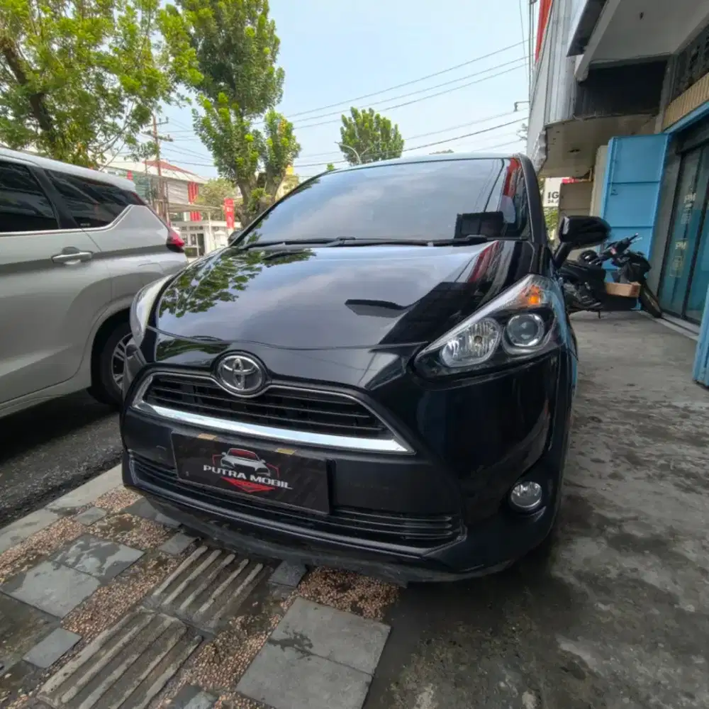 Toyota Sienta 1.5 Dual VVT-i V CVT 2018 Hitam