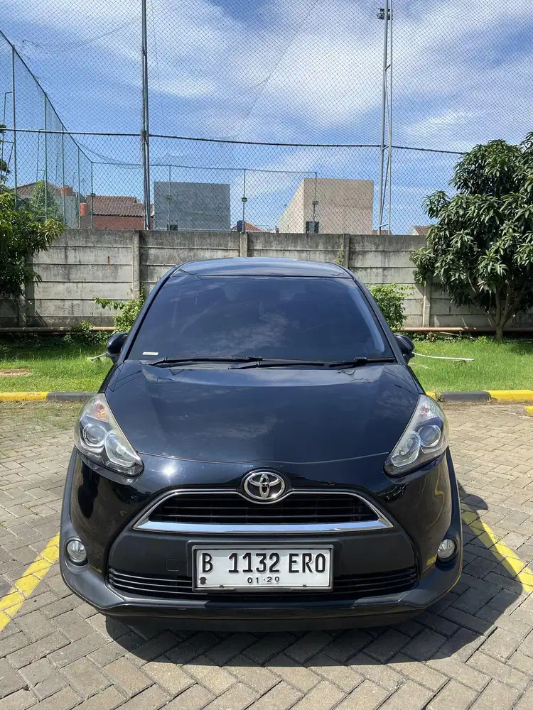 Toyota Sienta 1.5 V Automatic 2018 Hitam Metalik