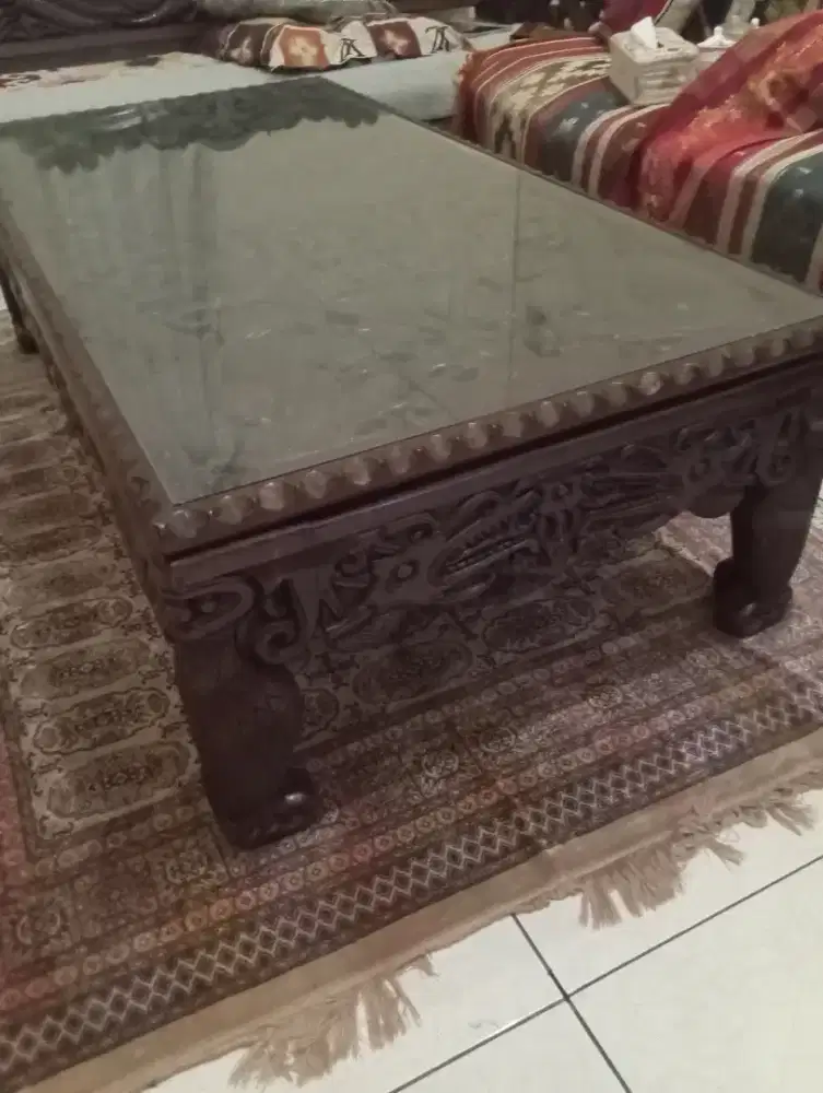 For sale satu set meja dan kursi bale antik