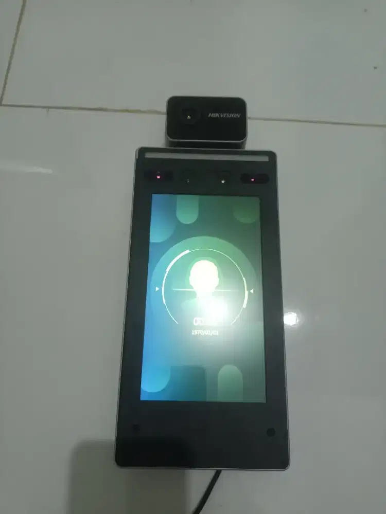 Mesin absensi wajah