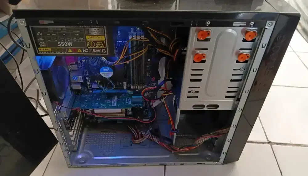 Komputer Desktop (full set)
Intel Core i5-3330