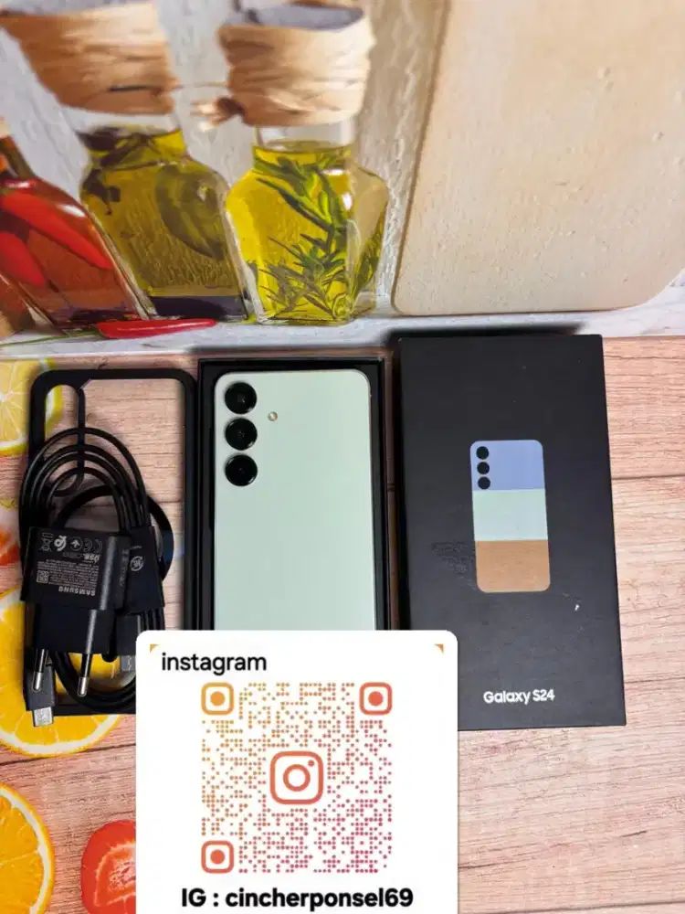 Hp likenew Samsung S24 8/256 5G warna esklusif grs resmi free adaptor