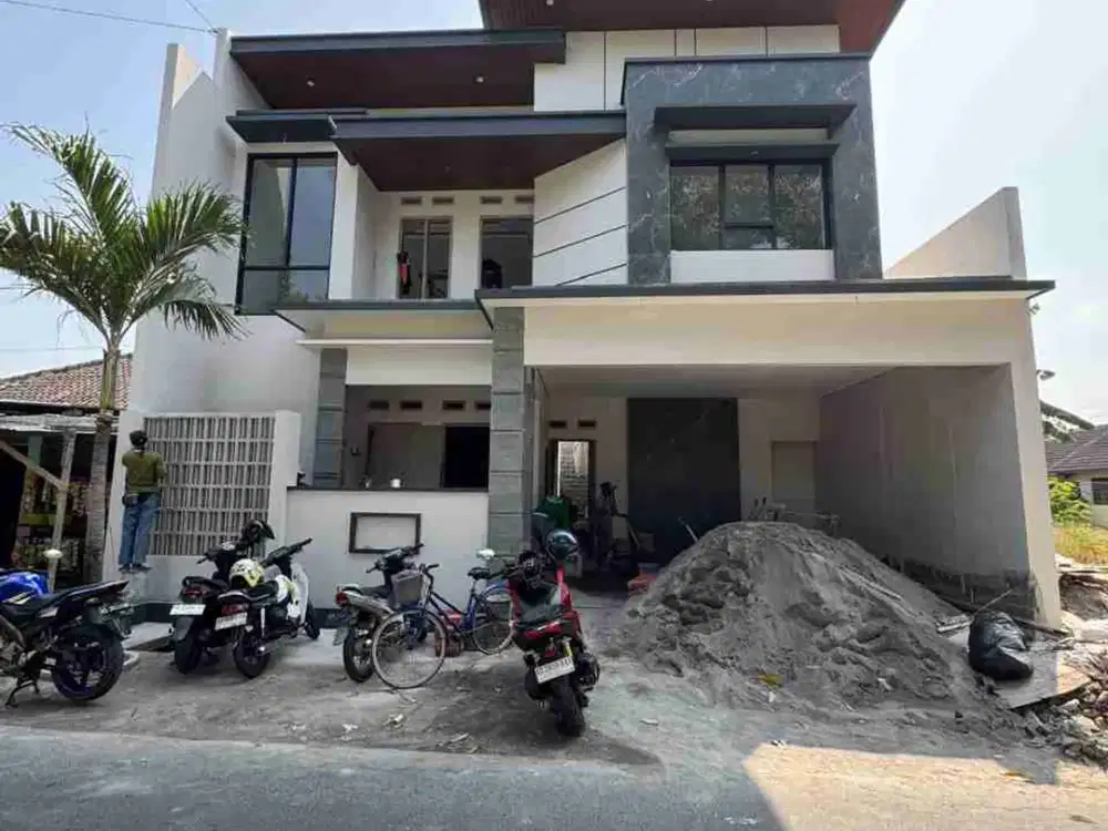 rumah mewah minimalis modern tengah kota dekat stadion Manahan