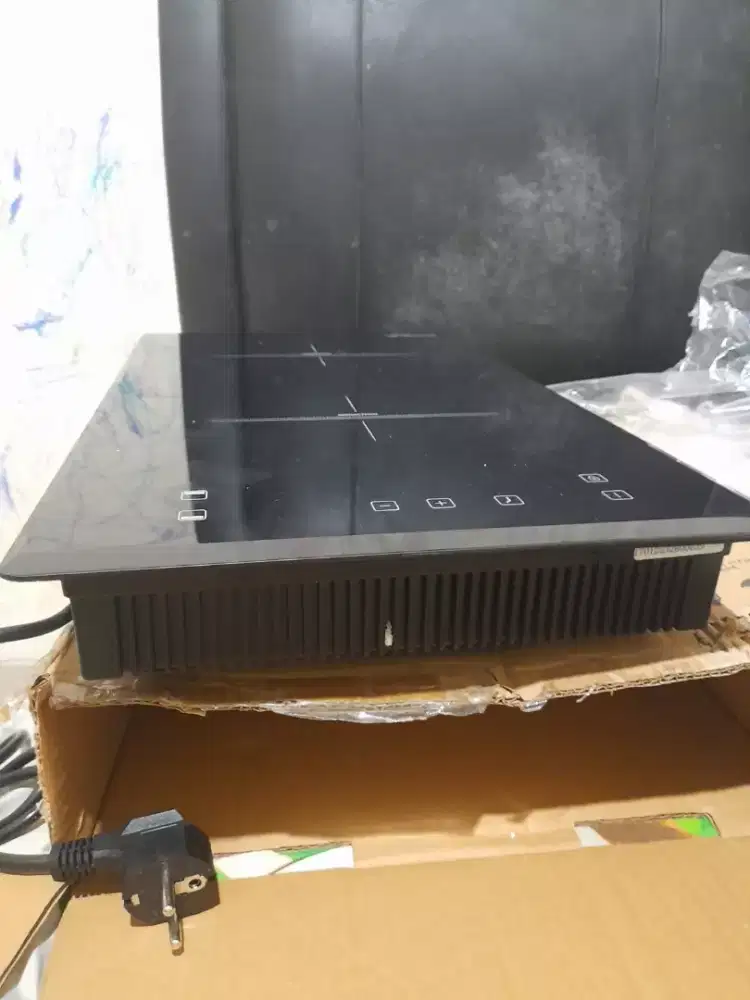 kompor Induksi/ listrik Kanahome K567V