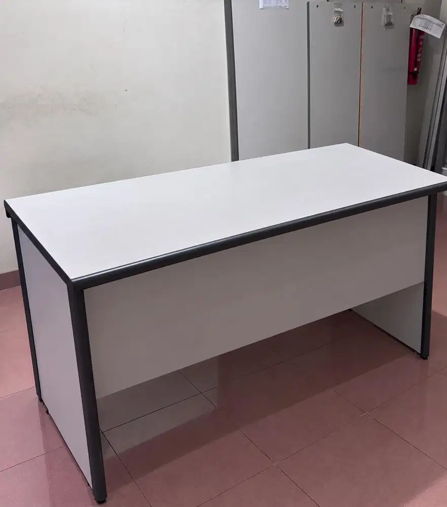 Meja Kantor Modera MOD 140 M-Class Grey Paket 3 unit