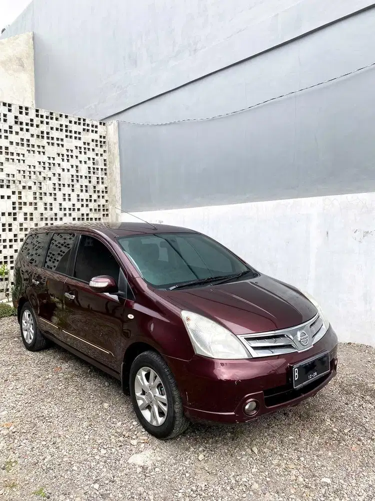 Nissan grand livina AT 2011 cv uktimate