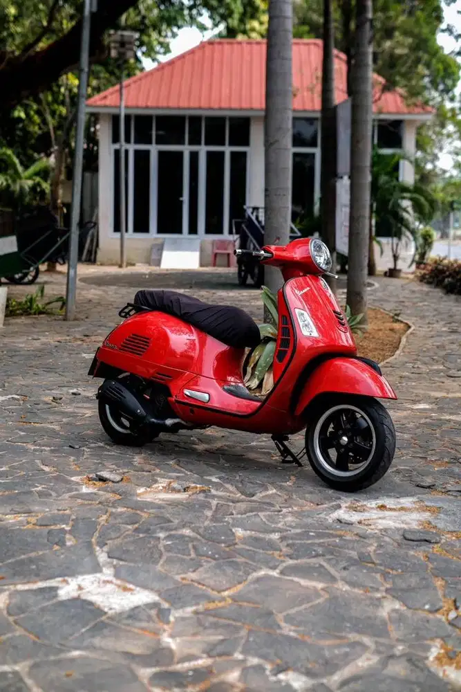 VESPA GTS 150 3VIE TAHUN 2014