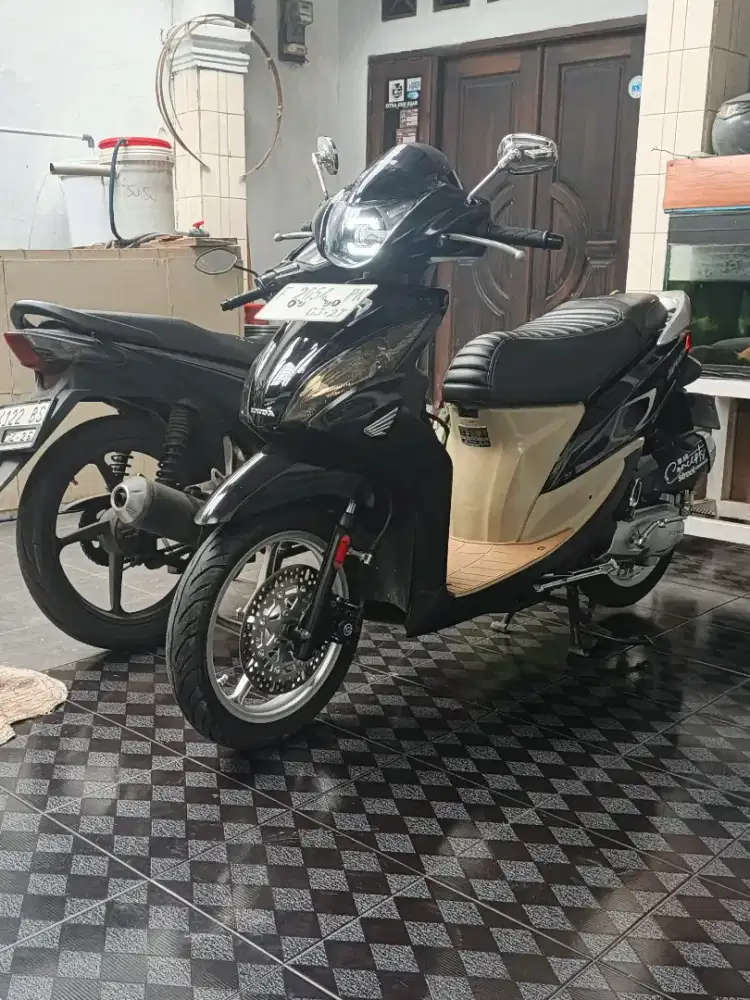 DIJUAL MOTOR SPACY FI HITAM GLOSY