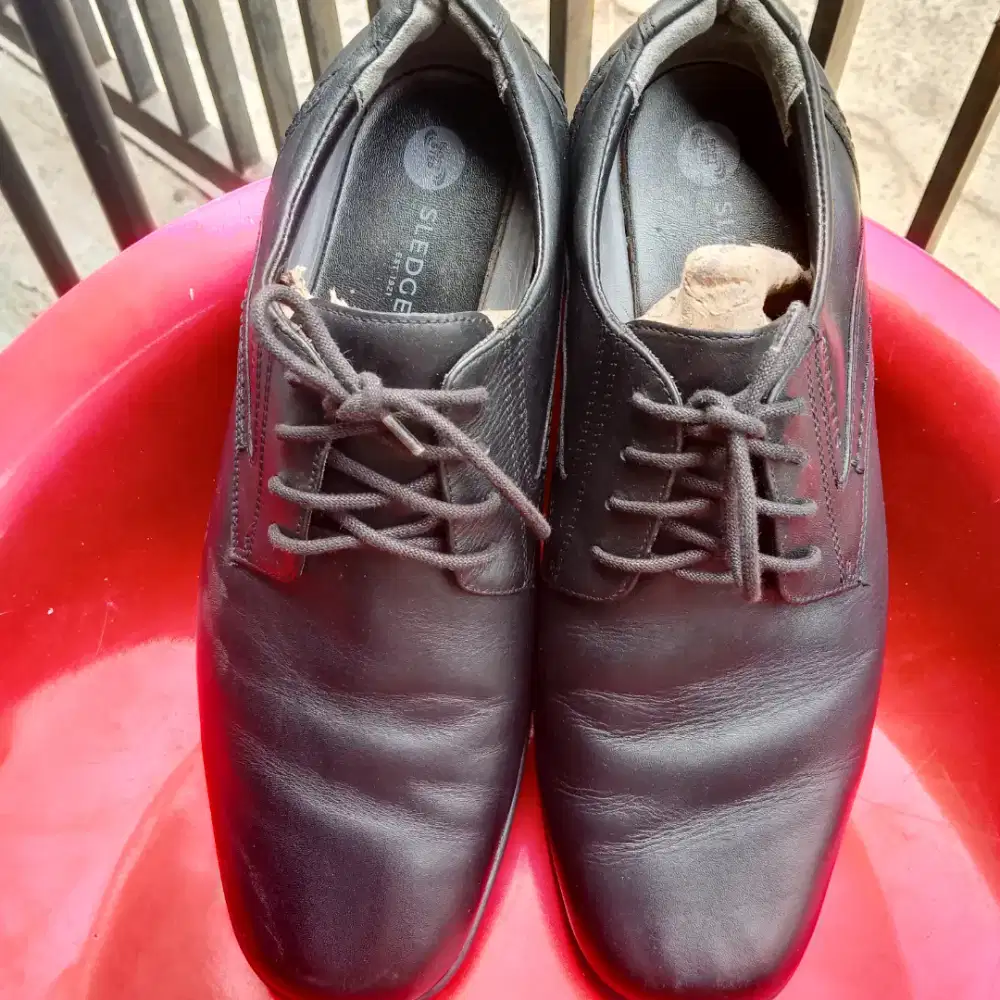 Sepatu sledgers