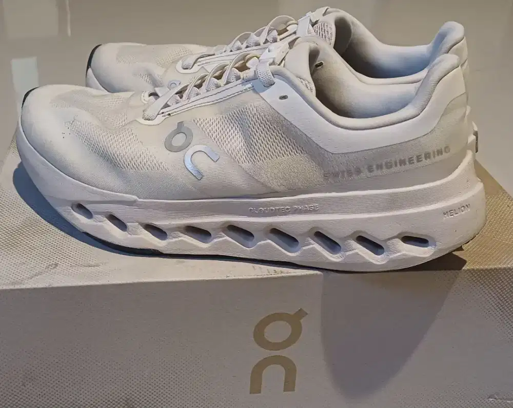 SEPATU UQ SWISS