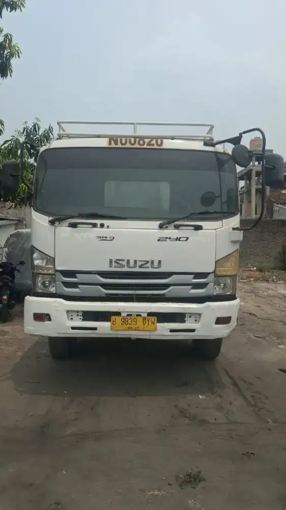 ISUZU GIGA FVM 240PS ,TRONTON LOSBAK 6X2 PANJANG 9,5METER