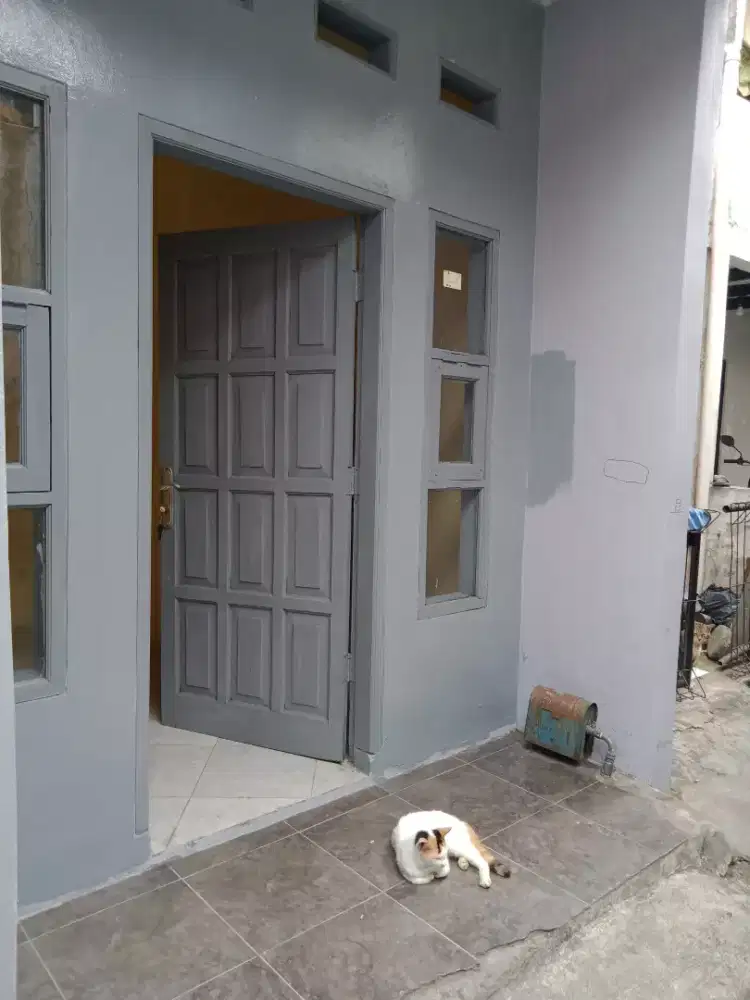 Di sewakan rumah 2 lantai per tahun
