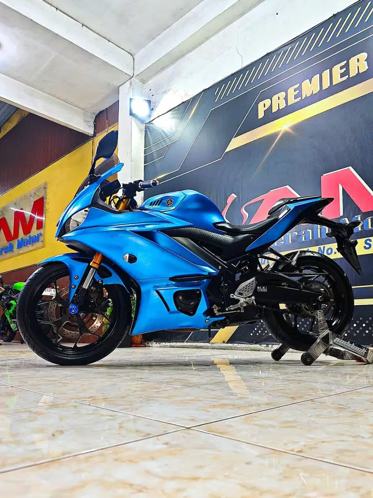 Yamaha R25 warna Hitam Mewah Top Th 2019. Anugerah Motor Rungkut