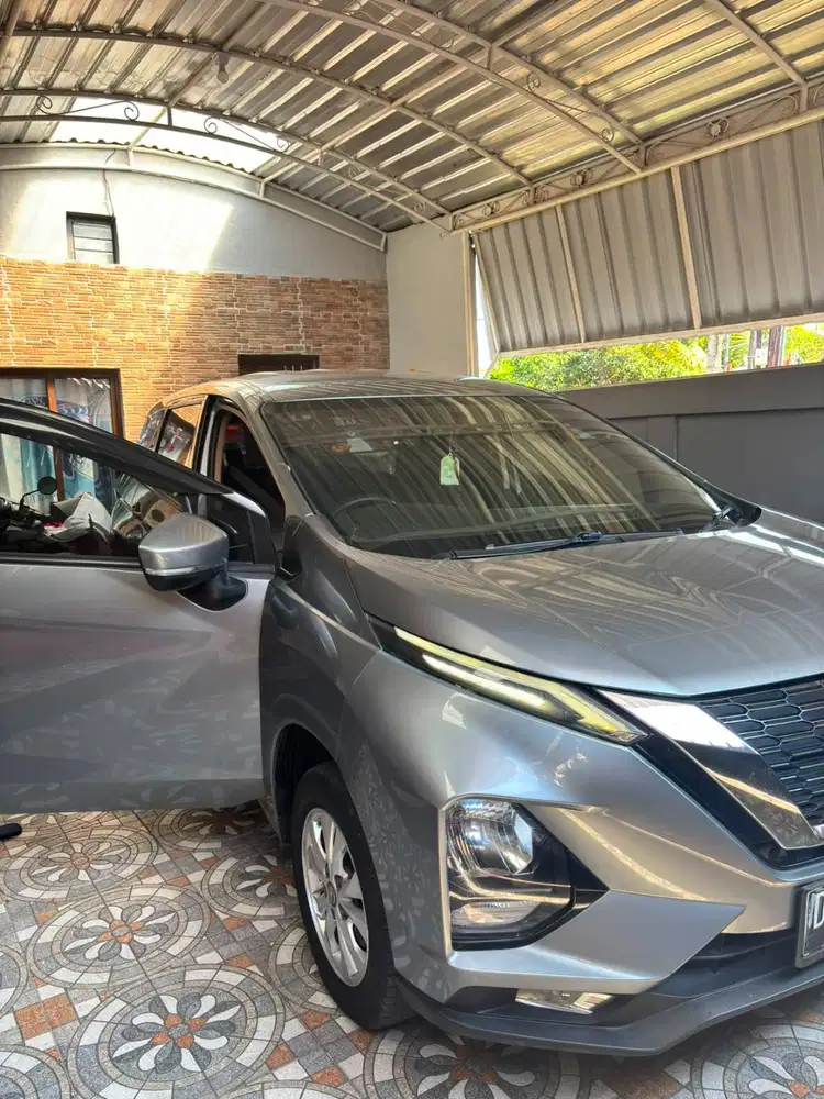 NISSAN LIVINA EL 1.5 MANUAL 2019 – PLAT DK BALI WARNA ABU TUA METALIK