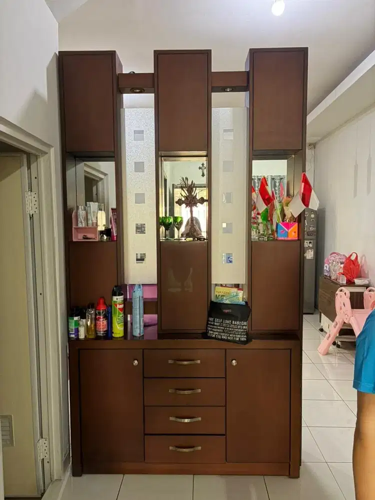 Jual lemari pajangan