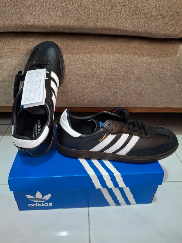 Sepatu Keren warna hitam