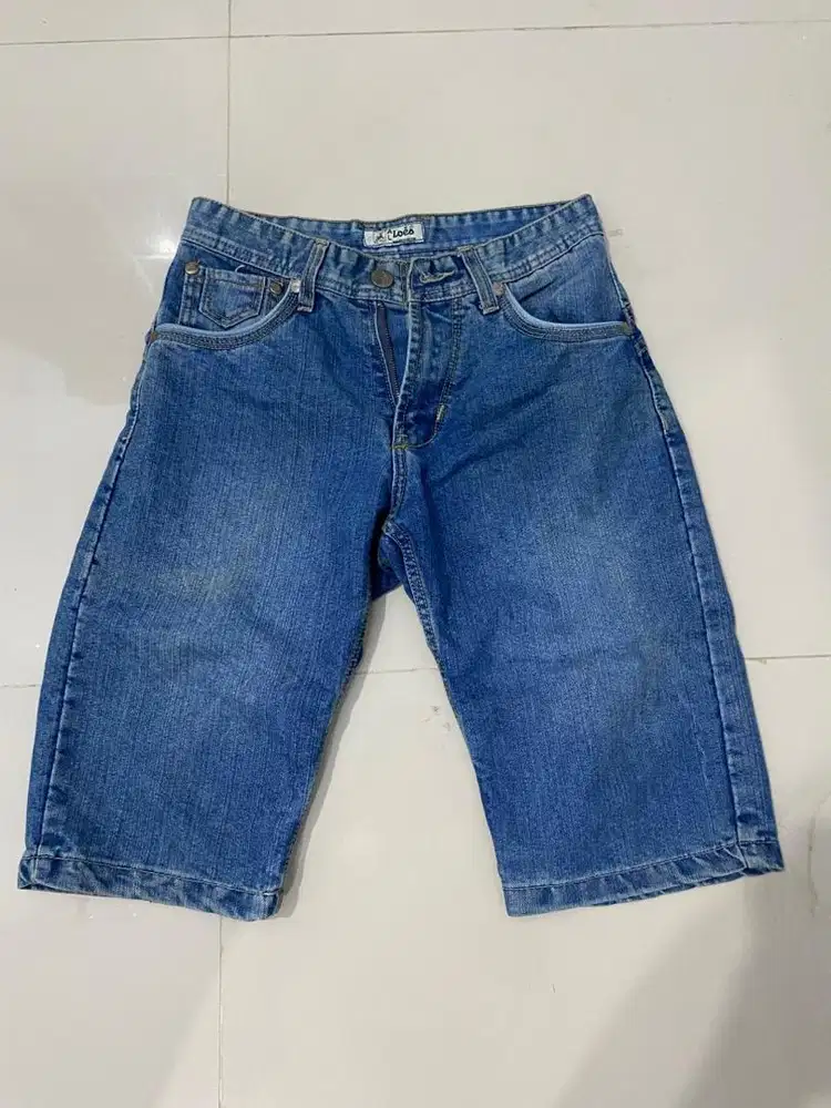 Celana jeans pendek