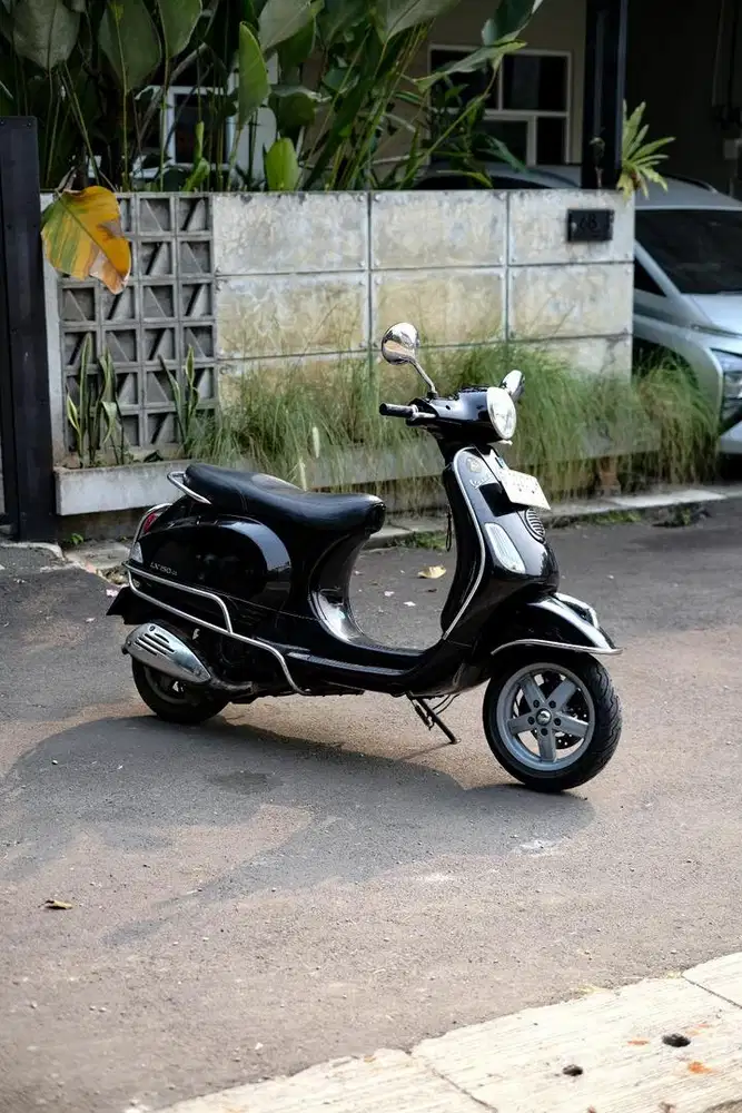 VESPA LX 150 2VIE TAHUN 2012