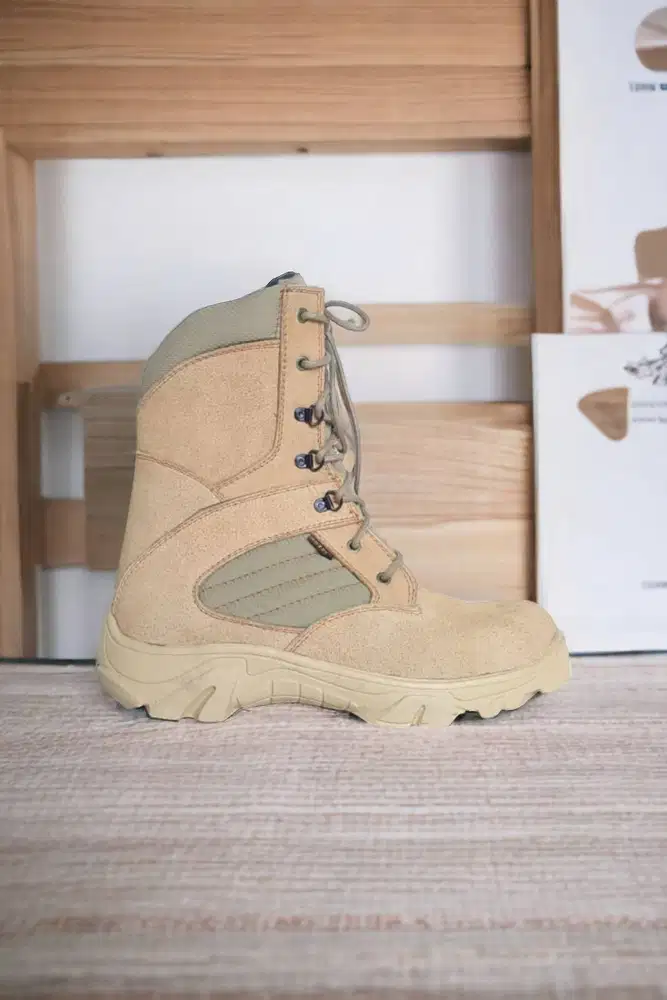 Premium Sepatu safety pekerja interior Karawang