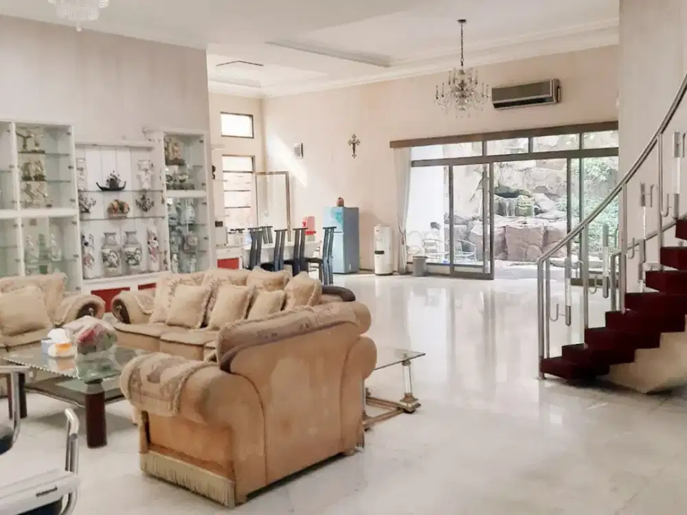 FORSALE RUMAH BESAR TERAWAT STRATEGIS MANYAR SURABAYA KOTA LA 468