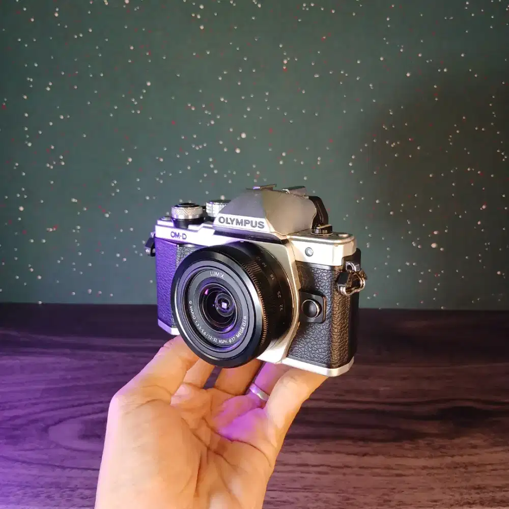 OLYMPUS OMD EM10 MARK II KIT GOOD CONDITOON