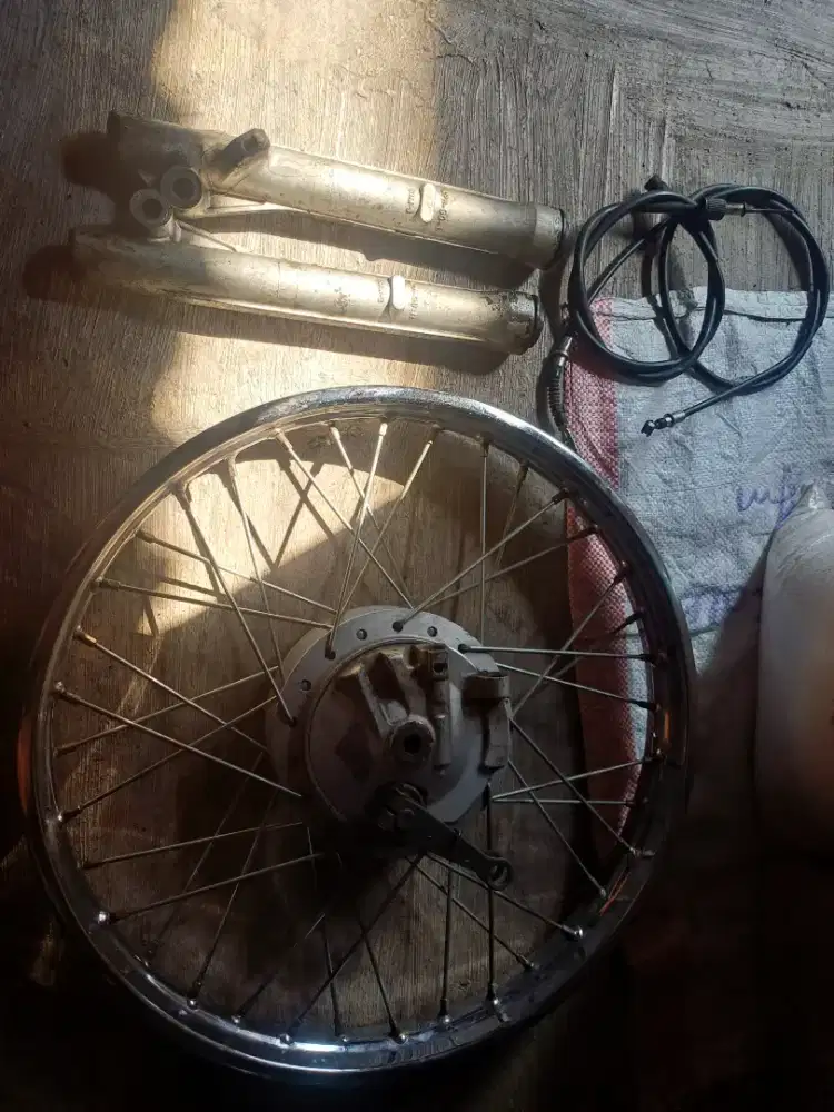 Velg depan 1 set tromol supra