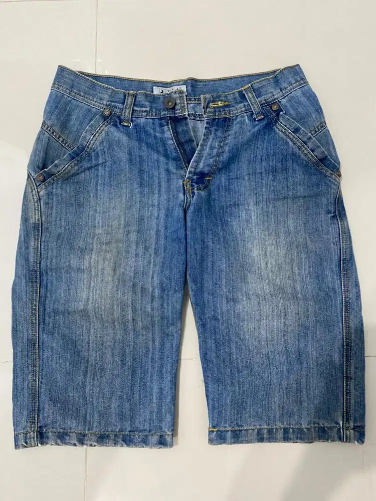 Celana jeans pendek