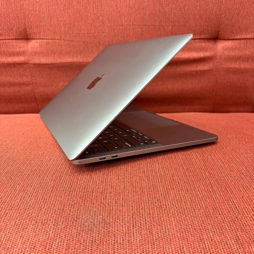 MacBook Pro 13 inch, M2 2022 RAM 8/256GB second