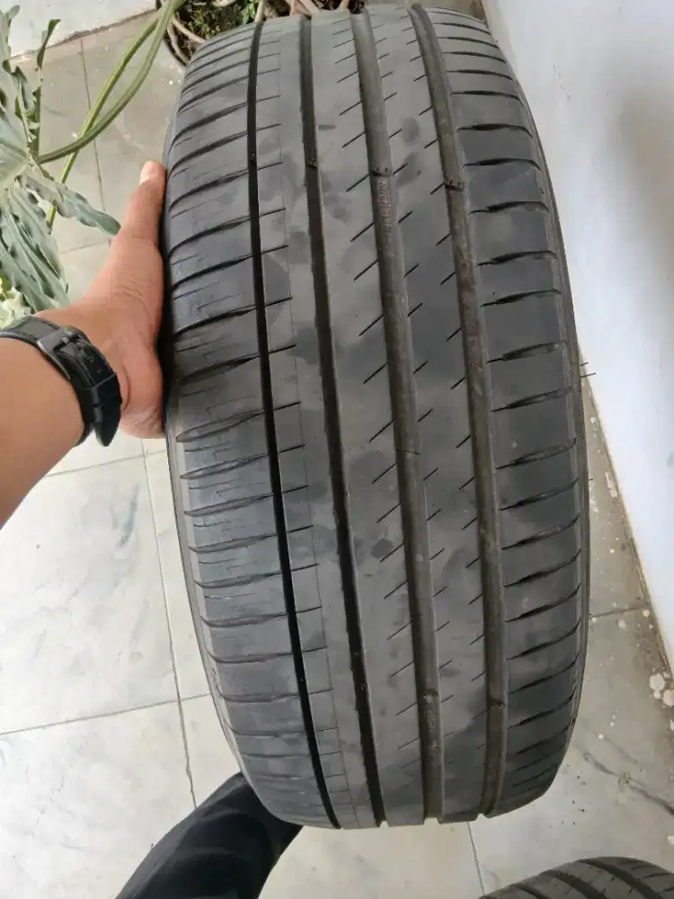 Michelin pilot spot SUV 4 235/R21