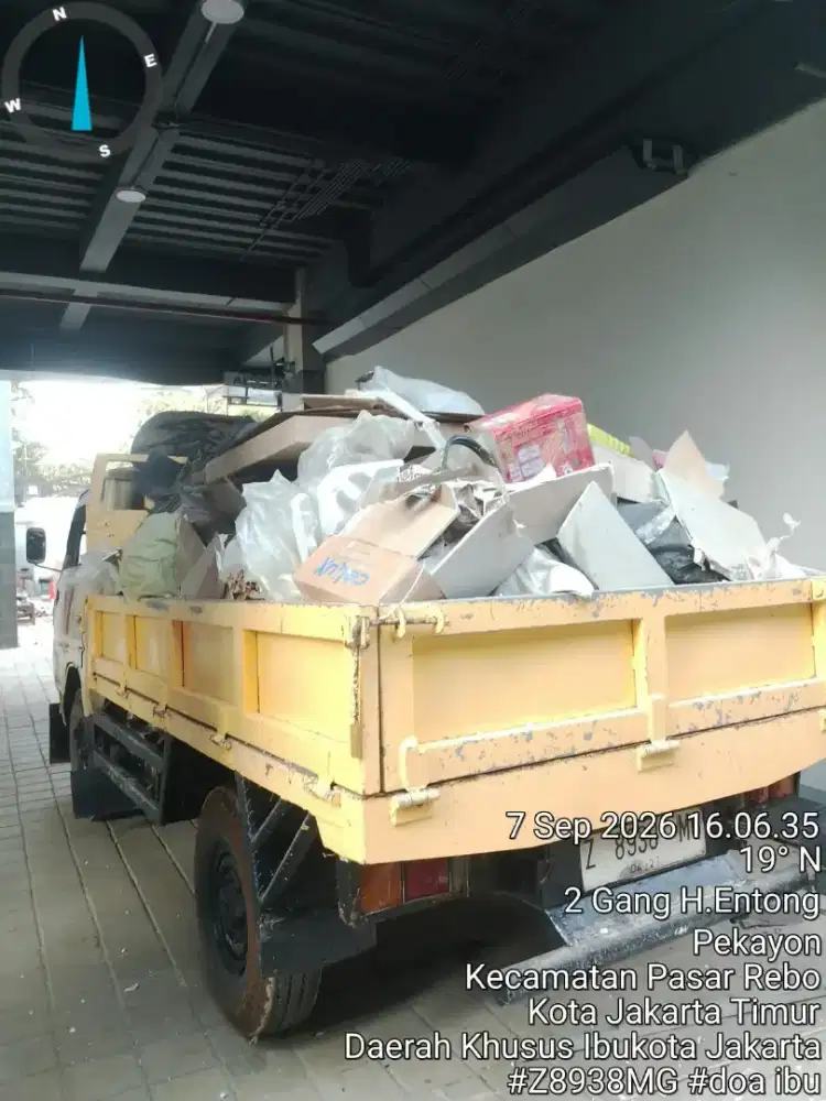 Jasa buang puing dan sampah proyek