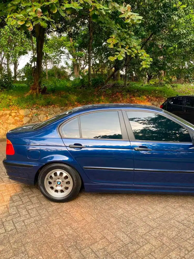 BMW 318i 1999 Bensin