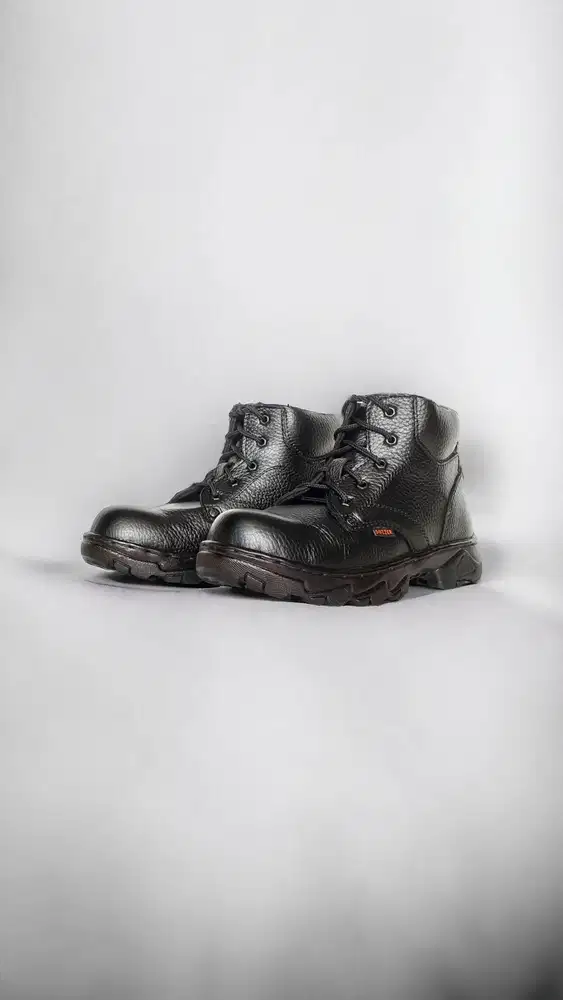 Asli Sepatu safety pekerja galangan kapal Batam