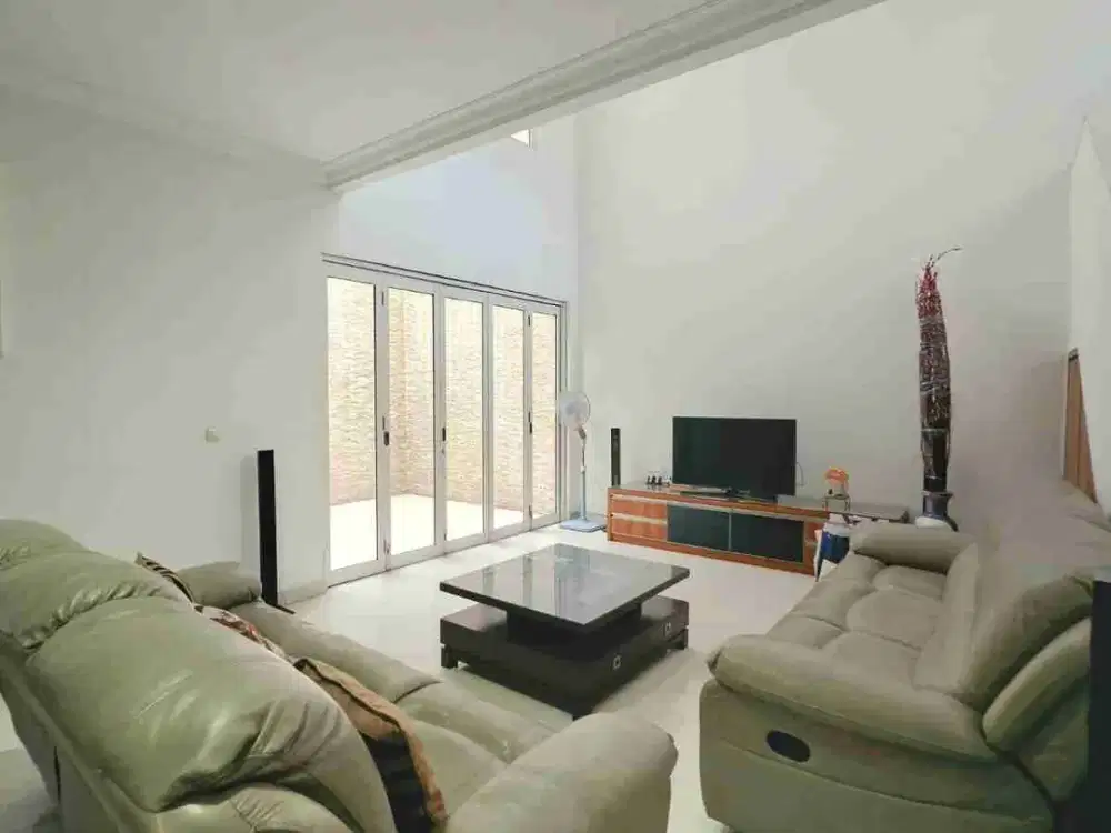 DISEWA RUMAH BAGUS 
FULL FURNISHED DESAIN INTERIOR DI SUTERA NARADA ALAM SUTERA