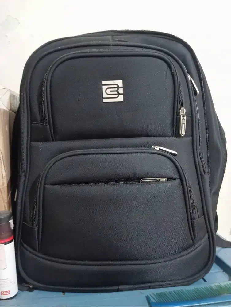 Tas Ransel BronoCavalli Bekas – Multifungsi dengan Banyak Kompartemen