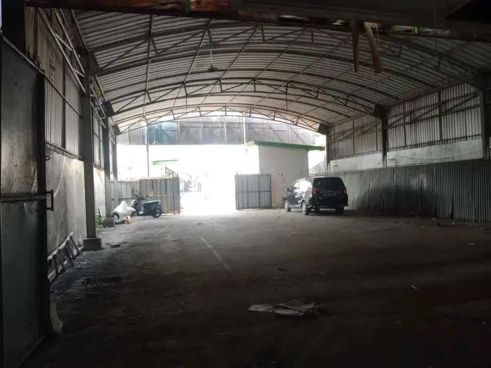 Disewakan Gudang  dan Lahan  Luas di Pinggir Jalan Besar Sepanjang Jaya Bekasi