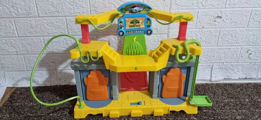 Paw Patrol Jungle Rescue Center Monkey Temple diorama
