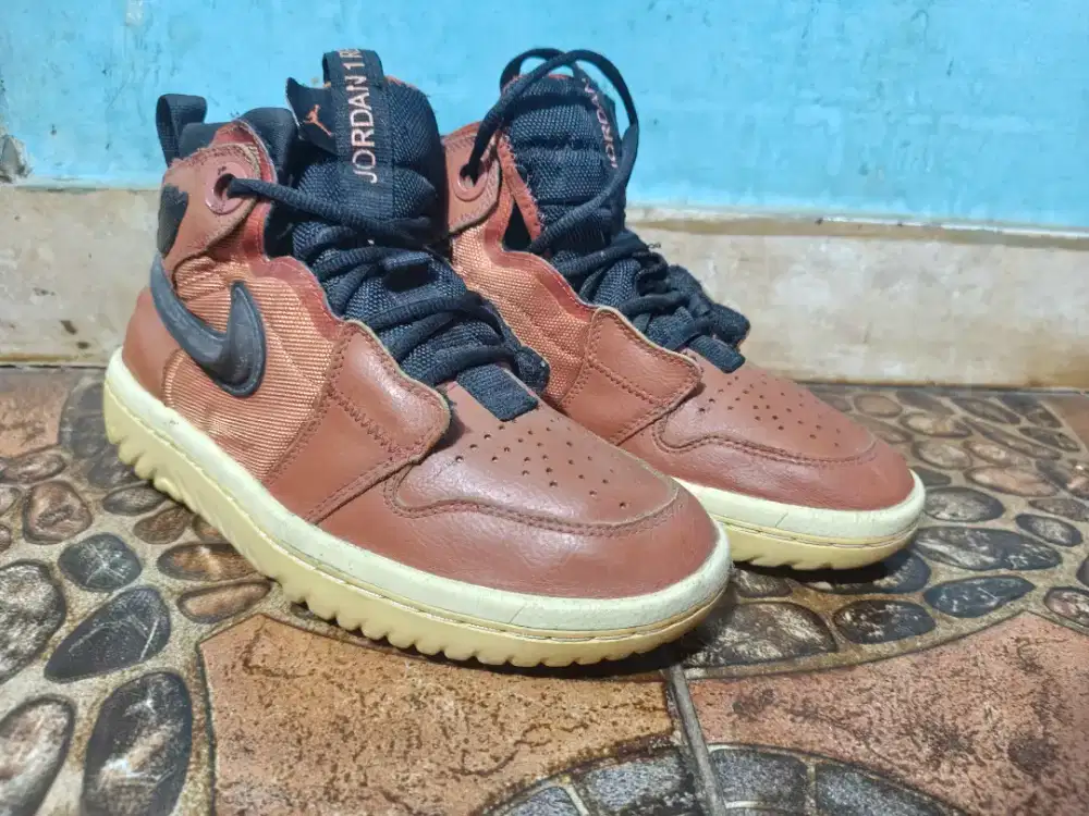 Sepatu air jordan ukuran 42