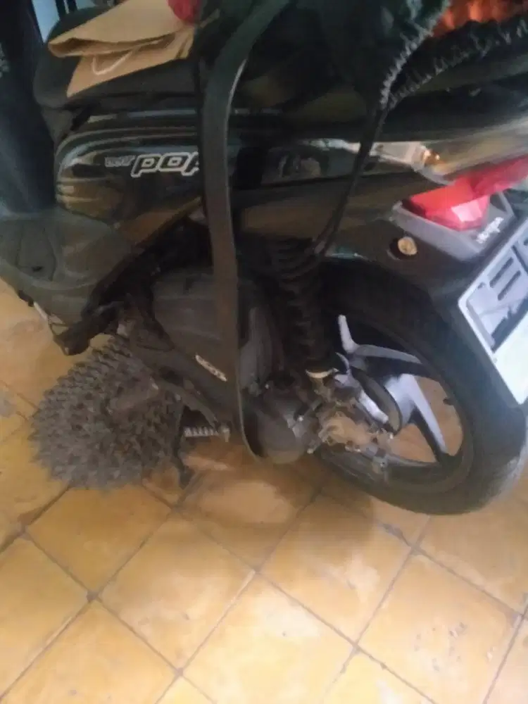 Honda beat pop warna hitam