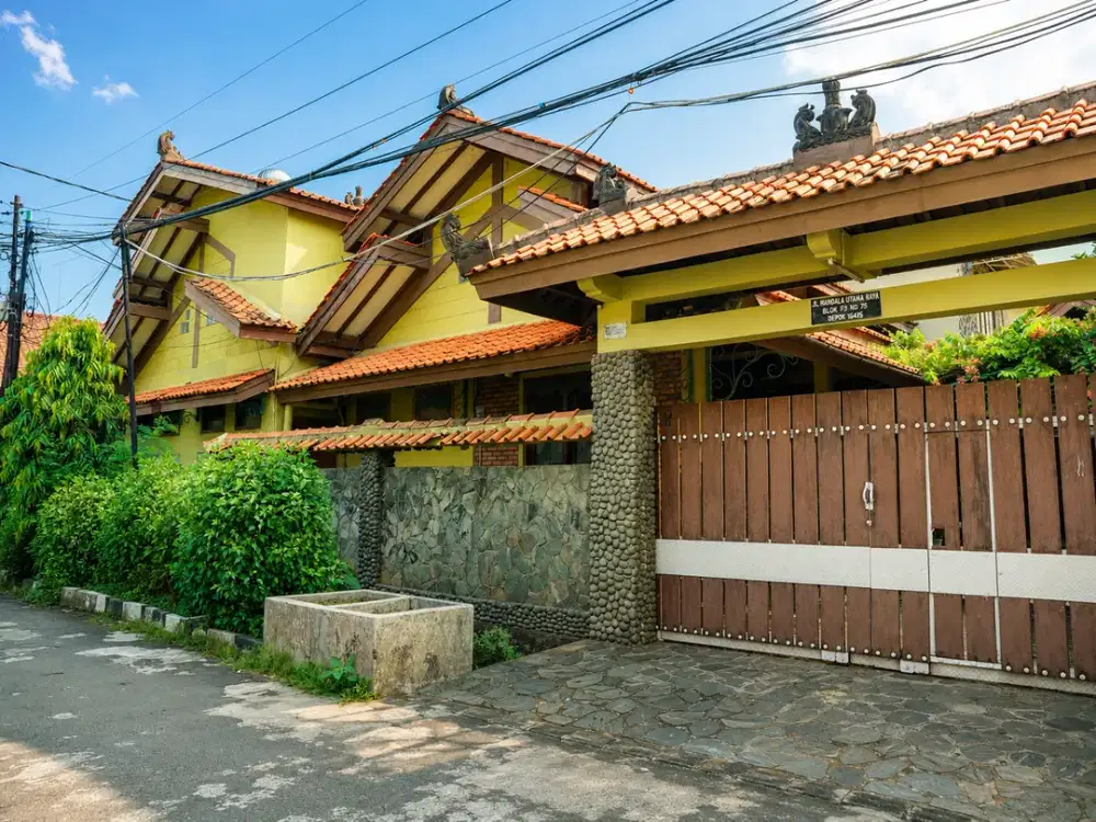 ASET TANAH & BANGUNAN INI AKAN DILELANG | Rumah Hoek Luas Siap Huni di Depok - KESEMPATAN TERBATAS!