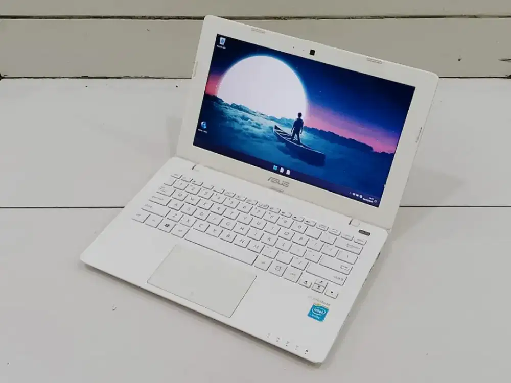 Asus x200ma Celeron ram 4gb HDD 500gb