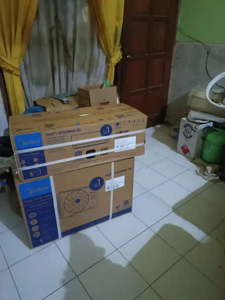AC merk Midea 1/2 PK baru