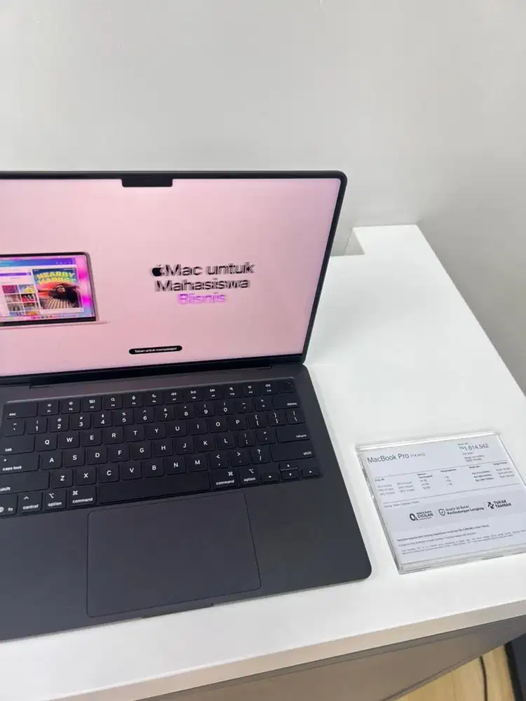 macbook air 13,6 inci