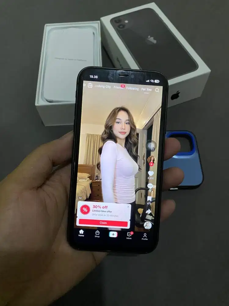 Dijual cepat iPhone 11 64gb sinyal all operator