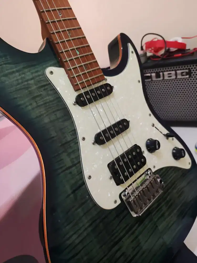 Sire Larry Carlton, S7 Flame Maple
