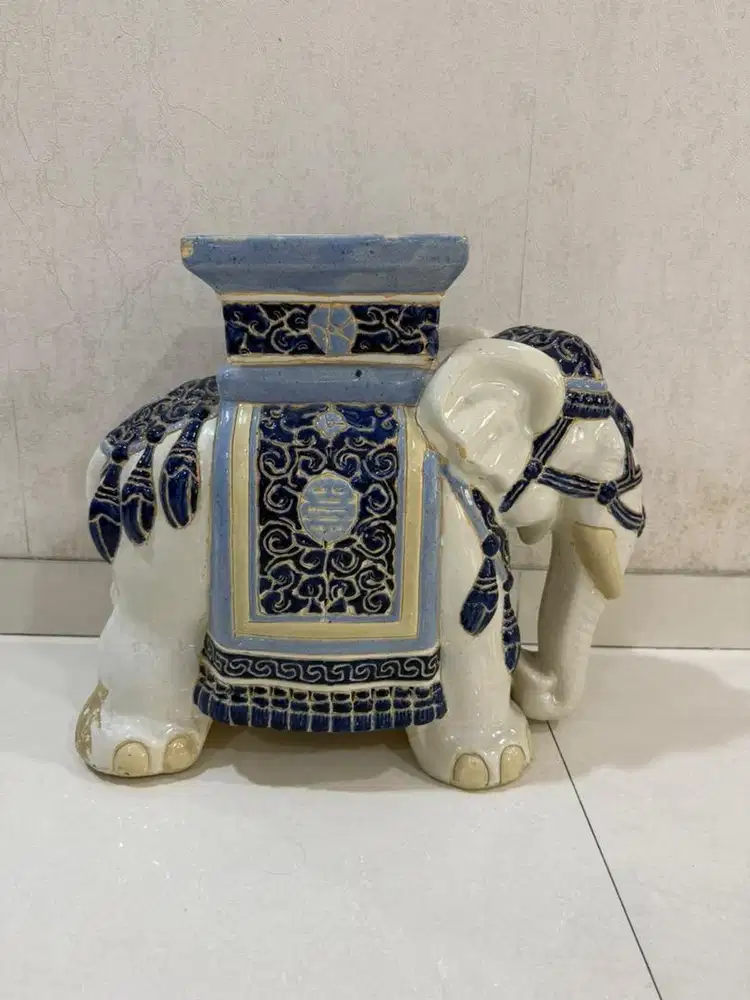 Pajangan Keramik Gajah Warna Biru