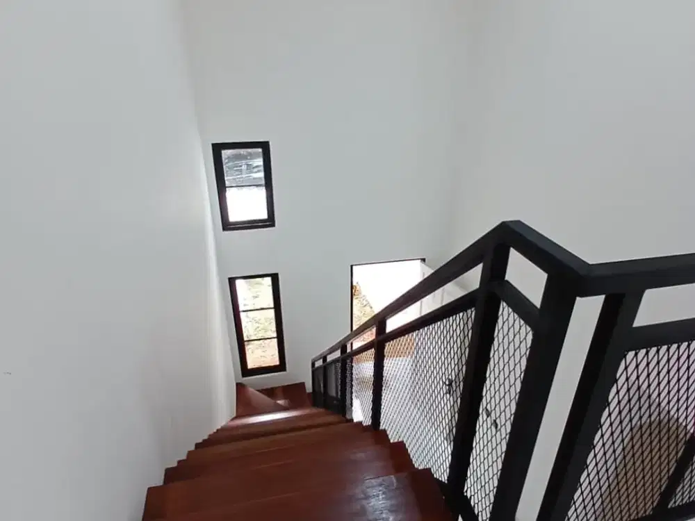 Dijual Rumah (8X12) Brand New Minimalis 2½ Lantai BSD Delatinos