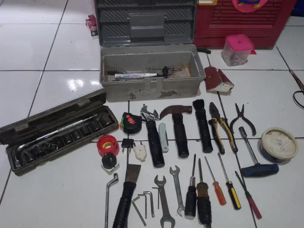 Dijual perlengkapan kunci-kunci