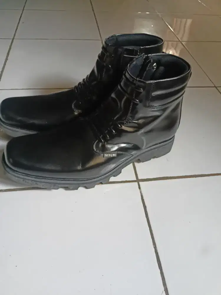 Sepatu safety size 45
