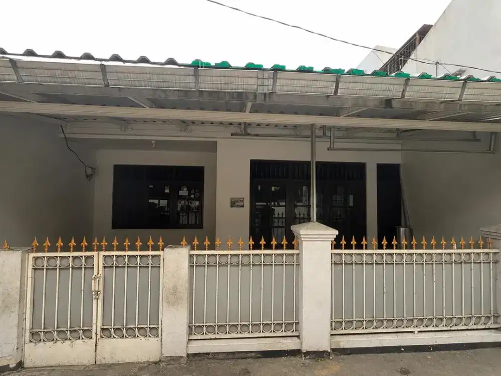 Jual rumah Lokasi strategis 50 meter ke universitas mercu nuana meruya Jakarta barat