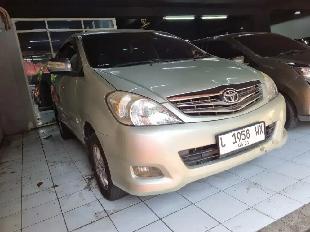 KIJANG INOVA 2.0 G BENSIN LUXURY A/T 2011